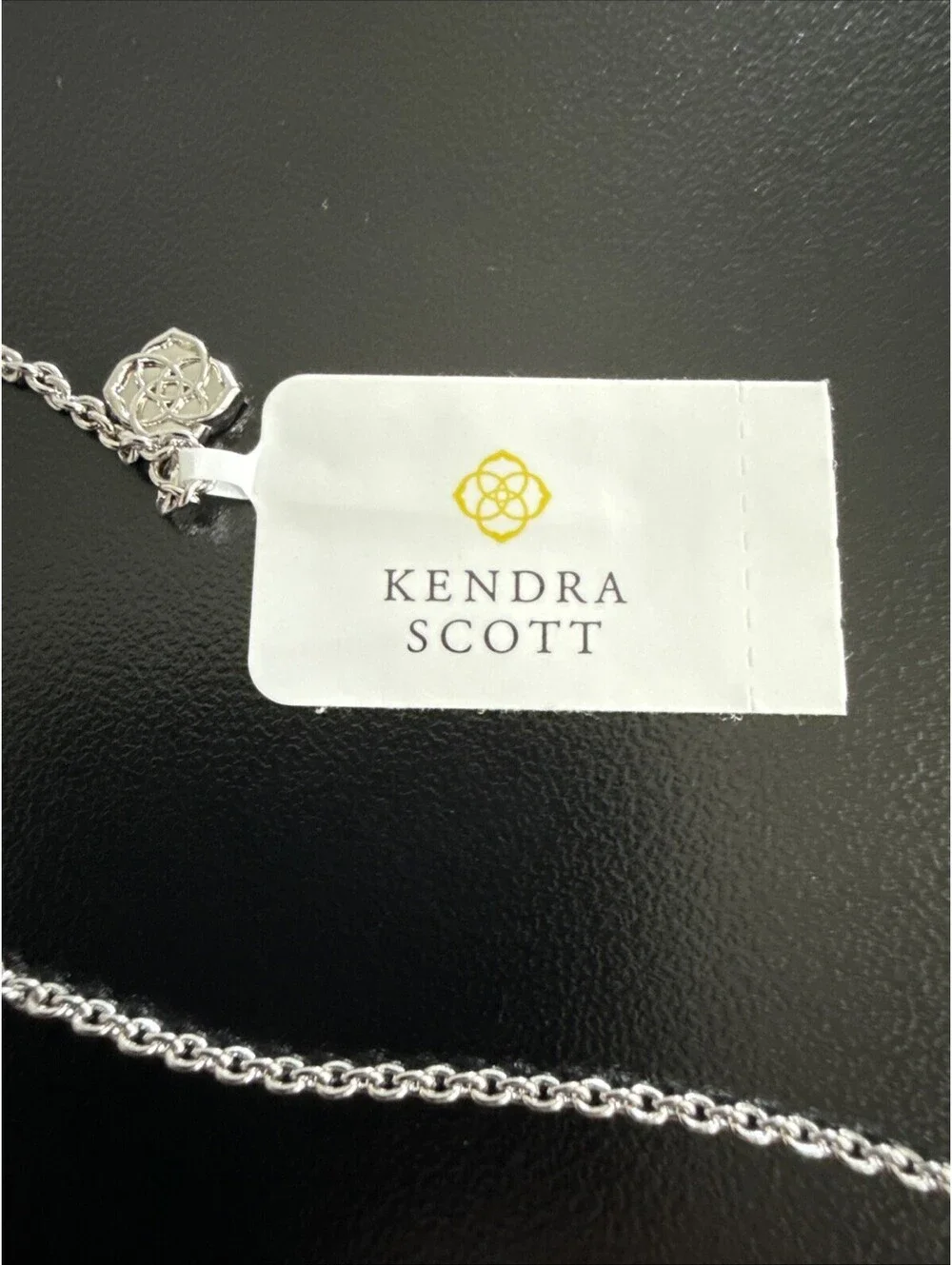 Kendra Scott Shanley Short Pendant Necklace 21” NWT Sliver Iridescent Gift Box